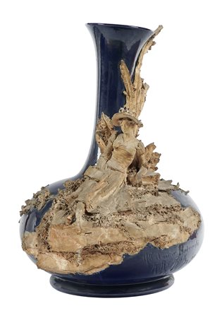 Romano Romanelli, Vaso ad ampolla decorato con figura di giovane in lettura....