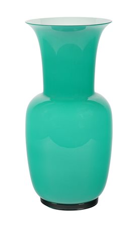 Paolo Venini, Vaso Opalino. 1936. Vetro di Murano. cm 36x16,4 Ø. Firma e data...