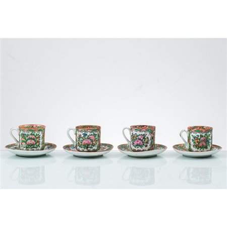 MANIFATTURA CINESE DEL XIX SECOLO, 4 tazzine con piattino