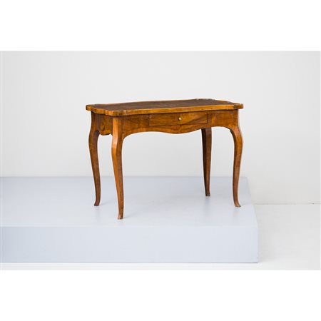 EBANISTERIA FRANCESE DEL XVIII SECOLO, Scrittoio da centro