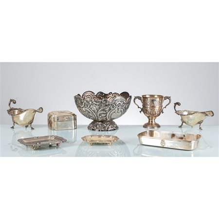 MANIFATTURA INGLESE DEL XX SECOLO, Oggetti diversa tipologia