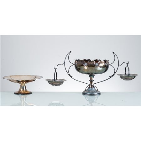 MANIFATTURA INGLESE DEL XX SECOLO, Centrotavola e alzata