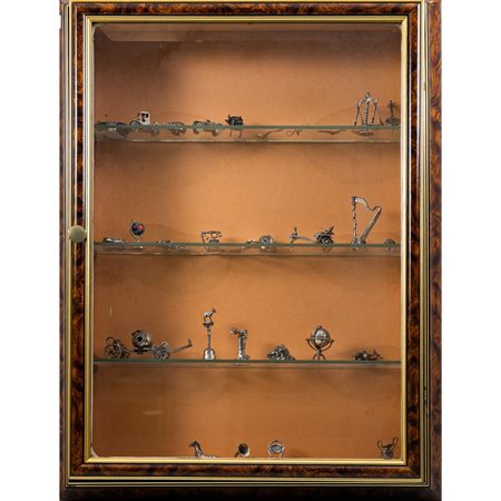 MANIFAT. ITALIANA SECONDA METÀ XX SEC., Bacheca con sculture