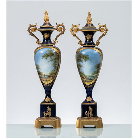 MANIFATTURA FRANCESE DEL XX SECOLO, Coppia di piccole potiche