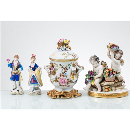 MANIFATTURA EUROPEA DEL '900, Oggetti in porcellana