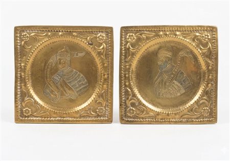Coppia di placche quadrangolari con ritratti dei Dogi di Venezia Ottone sbalzato e inciso