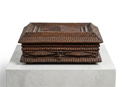 Cofanetto in legno intagliato a "punta di diamante" Manifattura artigianale