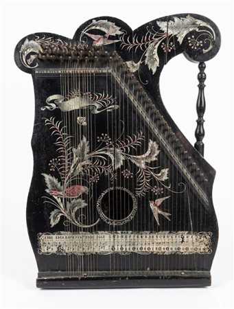 Cetra antica, strumento musicale vintage in legno laccato e decorato a motivi floreali, oggetto di antiquariato musicale