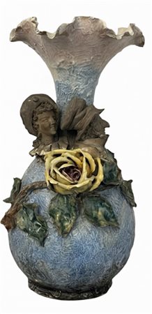 Importante Vaso "Barbotine" Francese con Rose e Maschere Allegoriche cm 40