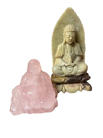 Lotto due sculture Buddha in quarzo rosa e pietra saponaria arte orientale