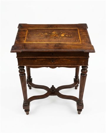 Antico Tavolino intarsiato in noce con piano ribaltabile mobile intarsio floreale arredo classico scrivania antica