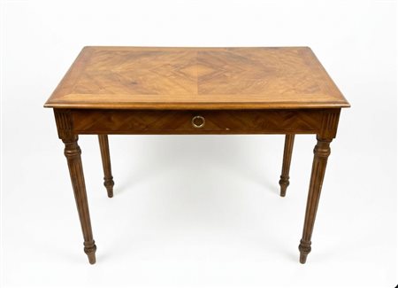 Scrittoio tavolino in noce intarsiato a lisca di pesce stile Luigi XVI