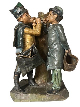 Scultura in ceramica policroma raffigurante due giovani spazzacamini cm 18 circa
