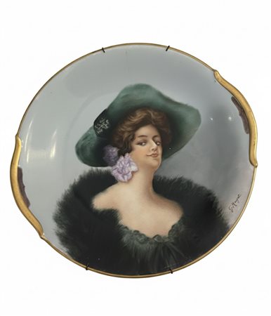 Piatto da Parete in Porcellana – Ritratto di Dama con Cappello – Firmato "G. Mayer" cm 30