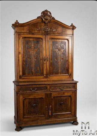 Credenza a doppio corpo in noce intagliato – Stile Barocchetto – XIX Secolo