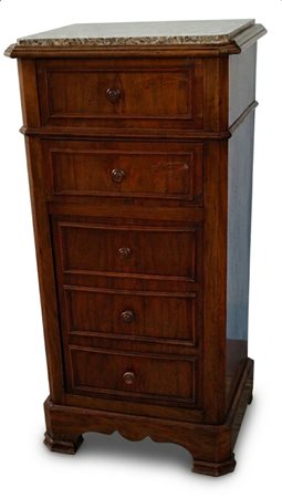 Elegante "Chiffonnier" da camera legno massello con mostrine modanate e piano in pietra naturale.