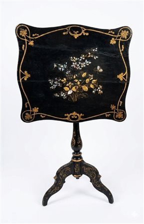 Tavolino Étagère Napoleone III in Lacca Nera e Madreperla – Francia, 1860 circa