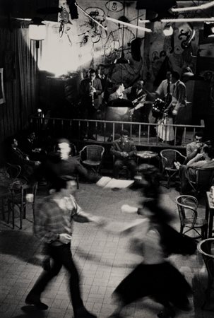 Ugo Mulas (1928 - 1973)  - Senza titolo (Locale notturno "Caminati", Milano), 1964