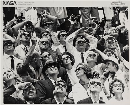NASA (XX sec.)  - Apollo 10 liftoff. Albert Siepert, Re Baudouin and Queen Fabiola, Hubert Humphrey, Emil Mosbacher, Kennedy Space Center, Florida, 1969