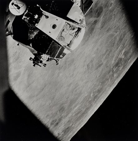 NASA (XX sec.)  - Senza titolo (Apollo 10, modulo lunare, qualche minuto prima dell’ammaraggio foto scattata dall’astronauta John Young, Honolulu Hawaii), 1969