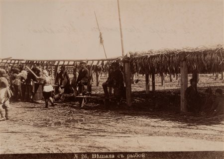 Anonimo - Le séchage du poisson listrathan, 1890s