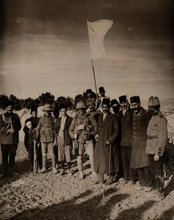 Lewis Larsson (attribuito a) (1881 - 1958)  - Mayor of Jerusalem and White Flag Party meeting the first British outpost, 1917