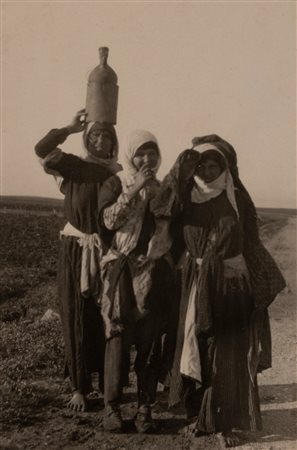 Luciano Morpurgo (1886 - 1971)  - Donne Beduine, Palestina, 1940s