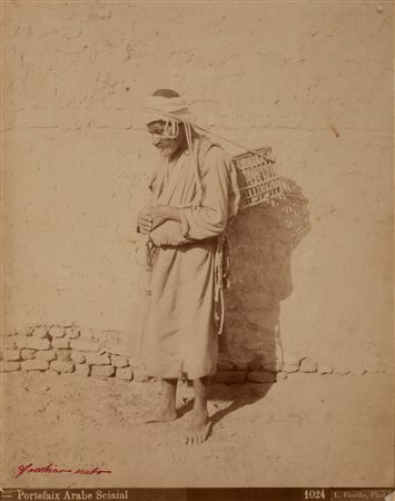 Luigi Fiorillo (1847 - 1898)  - Portefaix Arabe Scaial, 1870s
