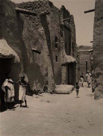 Anonimo - Una calle de la ciudad santa de Djenne, Sudan, 1930s