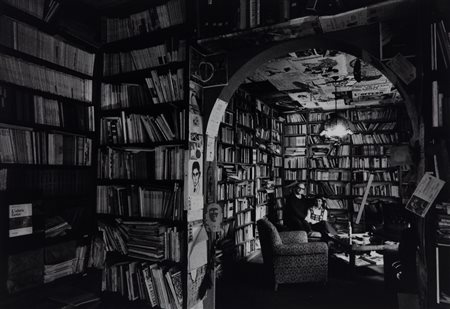 Gianni Berengo Gardin (1930 - 2025)  - Marinka Dallos e Gianni Toti, dalla serie "Dentro le case", Lazio, 1970s