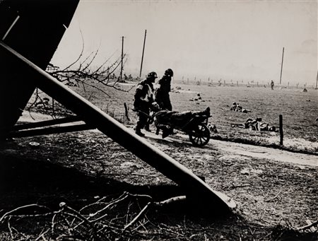 Robert Capa (1913 - 1954)  - Senza titolo (Battaglia del Reno), 1945