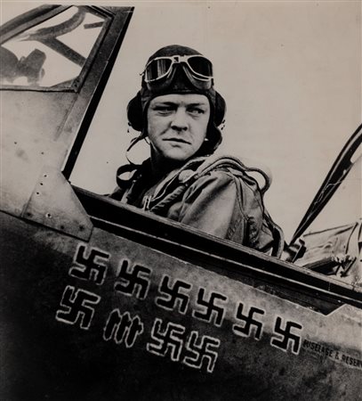 Robert Capa (attribuito a) (1913 - 1954)  - Senza titolo (Pilota ingelse), 1941