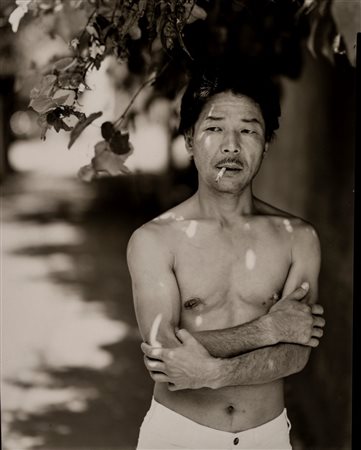 Toshio Enomoto (attribuito a) (1947)  - Masahisa Fukase, 1977