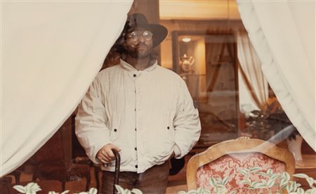 Luigi Ghirri (1943 - 1992)  - Parigi, Ritratto di Lucio Dalla, 1975