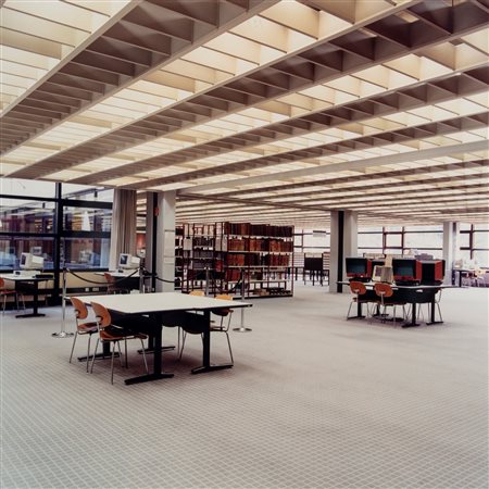 Candida Höfer (1944)  - Universitätsbibliothek, Hamburg, 2001/2003