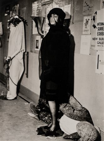 Man Ray (1890 - 1976)  - Mannequin de Max Ernst, 1938