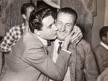 Pierluigi Praturlon (1924 - 1999)  - Alberto Sordi e Luigi Zampa in "L'Arte di arrangiarsi", 1954