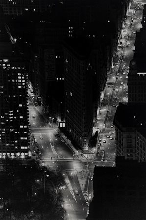 Lynn Saville (1950)  - Senza titolo (Flatiron Building), 1997