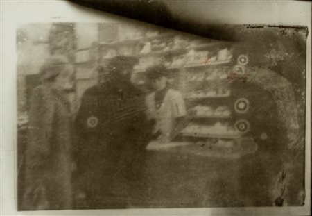 Miroslav Tichy (attribuito a) (1926 - 2011)  - In store, 1960/1990