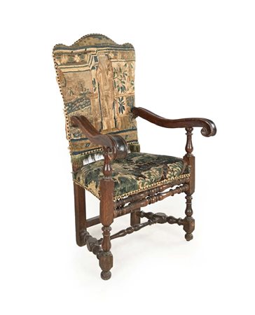 Poltrona in noce, Italia settentrionale, XVIII secolo cm 123x75x74 con...