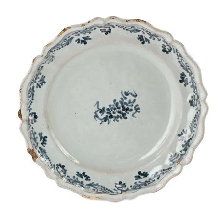 Piatto in maiolica bianca e blu, manifattura Levantino di Empoli, fine...