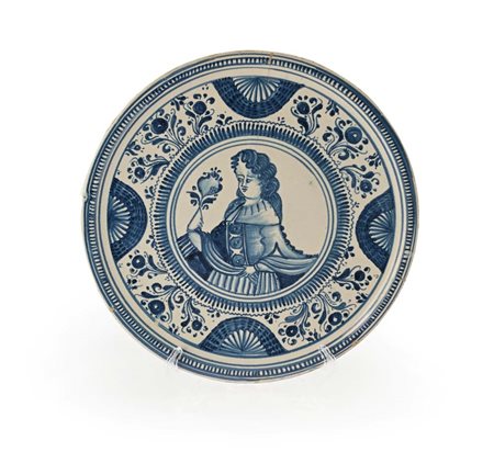 Alzatina in maiolica, fornace di Laterza, XVIII secolo cm 4x24 piatto...