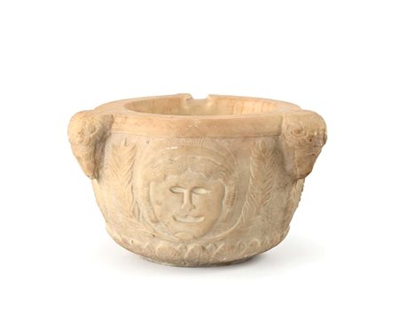Piccolo mortaio in marmo bianco, XVII secolo cm 13x22 caratterizzato da...