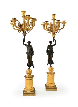 Coppia di flambeaux in bronzo dorato a sette luci, Francia, XIX secolo...
