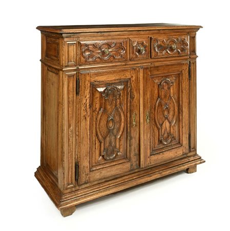 Credenza in noce, Piemonte/Francia, inizi del XVIII secolo cm 130x134x55...