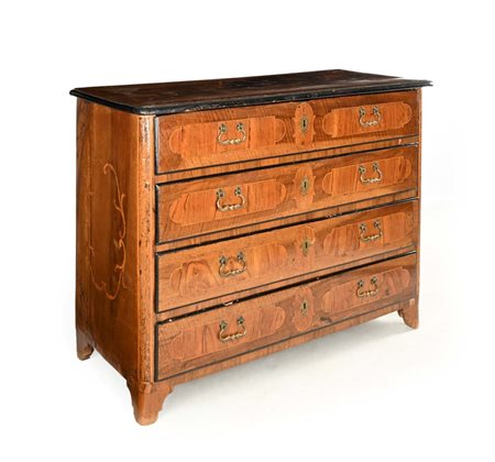 Cassettone in noce e legni di frutto, Piemonte, XVIII secolo cm 97x127x55 di...