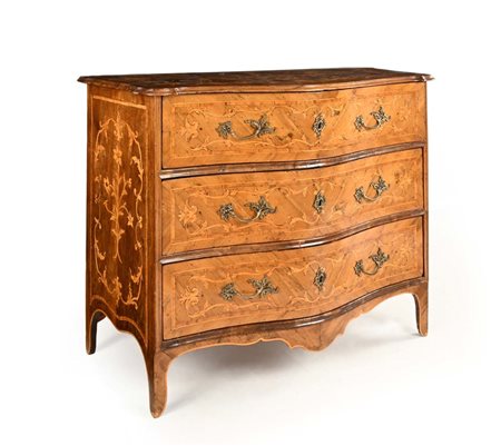 Cassettone in legno intarsiato, Piemonte, XVIII secolo cm 98x127x58...