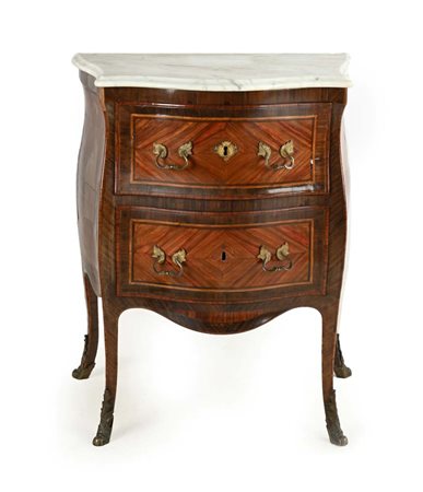 Piccolo cassettone in legno a fibre contrapposte, Napoli, XVIII secolo cm...