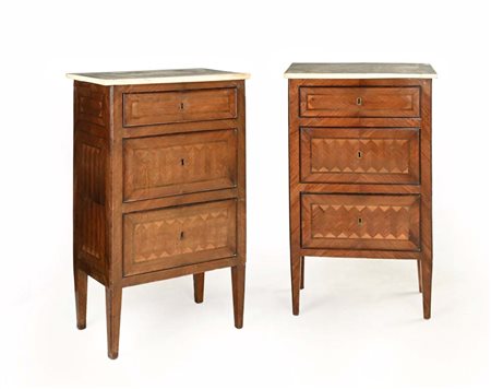 Coppia di comodini intarsiati, Napoli, fine del XVIII secolo cm 89x53x34...