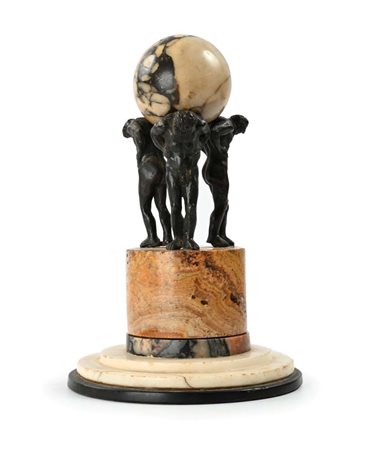 Gruppo in marmi antichi e bronzo, XVIII secolo cm 21x14 - le figure altezza...